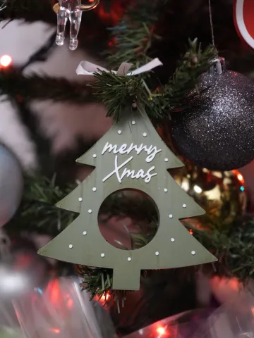 Коледна елхичка с място за бонбон